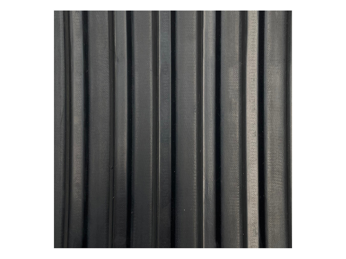 Gummimatte mit Breitrippenmuster – 200 x 120 cm